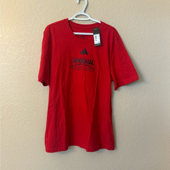 Adidas Red Arsenal Graphic Tee xl men’s NWT 🔥design nice clean T - Picture 1 of 2